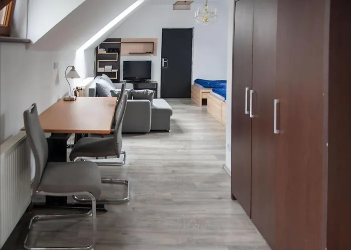 V Sadu Lysa nad Labem